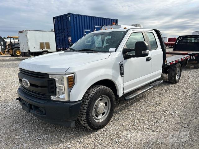 Ford F-350 Вантажівки-платформи/бокове розвантаження