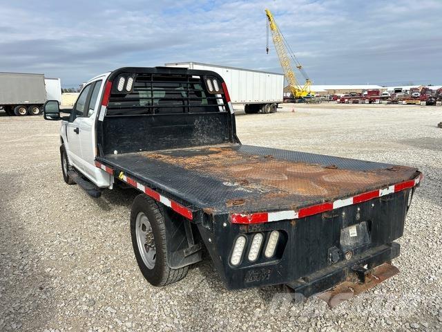 Ford F-350 Вантажівки-платформи/бокове розвантаження