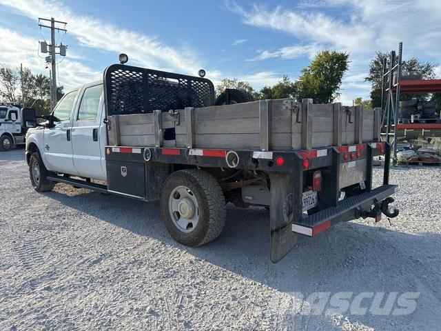 Ford F-350 Вантажівки-платформи/бокове розвантаження