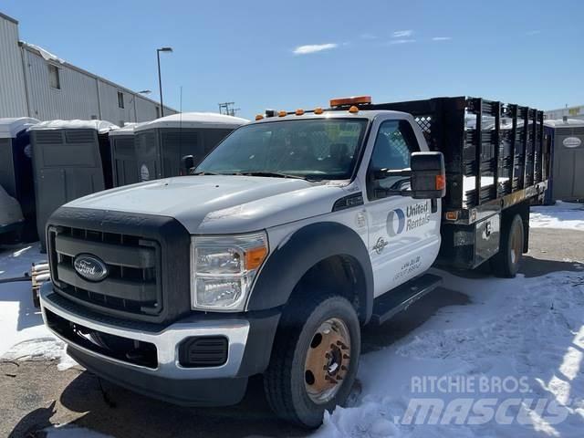 Ford F-550 Вантажівки-платформи/бокове розвантаження