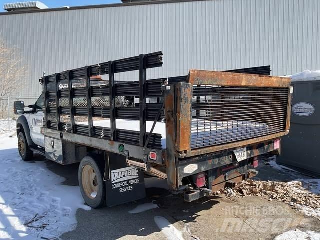 Ford F-550 Вантажівки-платформи/бокове розвантаження