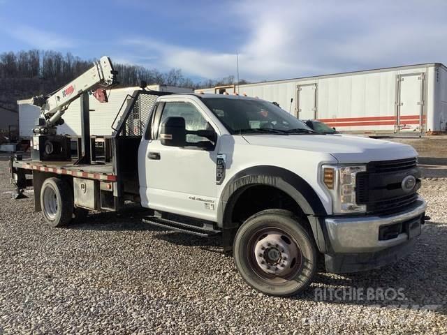 Ford F-550 Вантажівки-платформи/бокове розвантаження