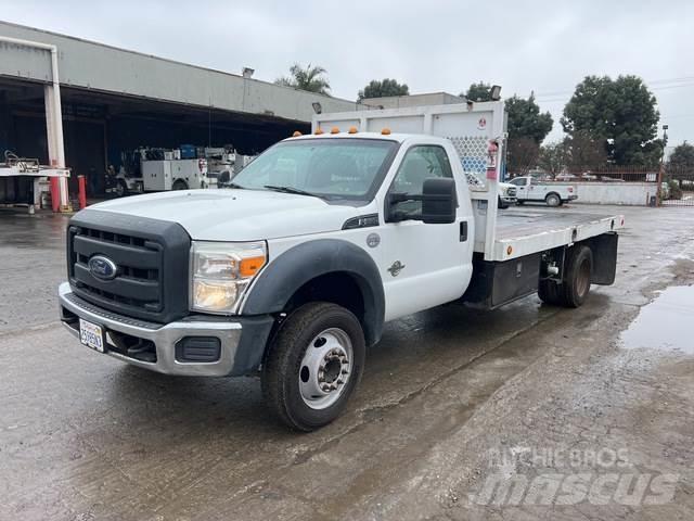 Ford F-550 Вантажівки-платформи/бокове розвантаження
