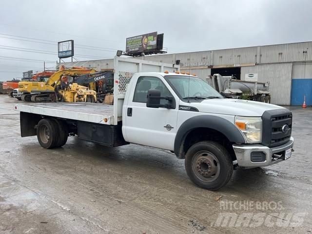 Ford F-550 Вантажівки-платформи/бокове розвантаження