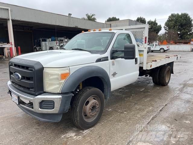 Ford F-550 Вантажівки-платформи/бокове розвантаження