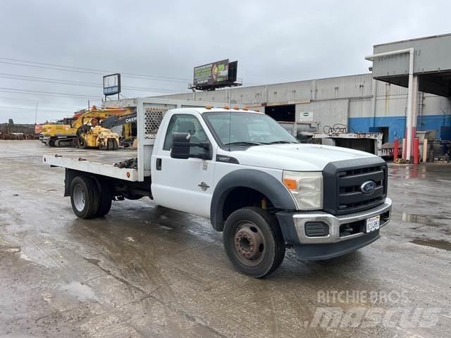 Ford F-550 Вантажівки-платформи/бокове розвантаження