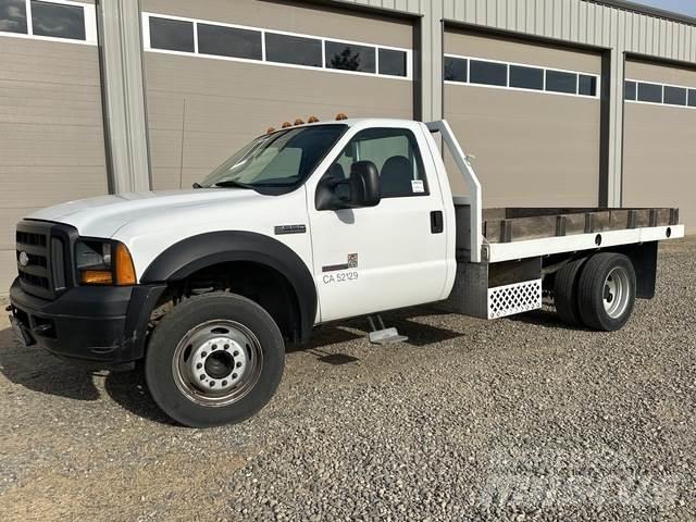 Ford F-550 Вантажівки-платформи/бокове розвантаження