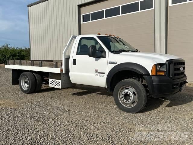 Ford F-550 Вантажівки-платформи/бокове розвантаження