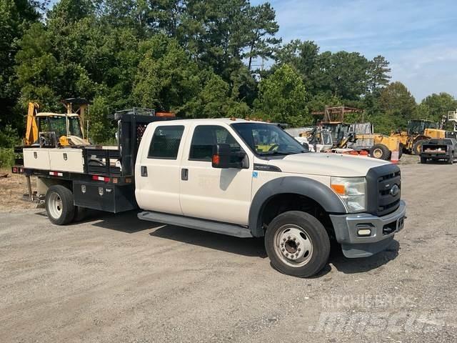Ford F-550 Вантажівки-платформи/бокове розвантаження