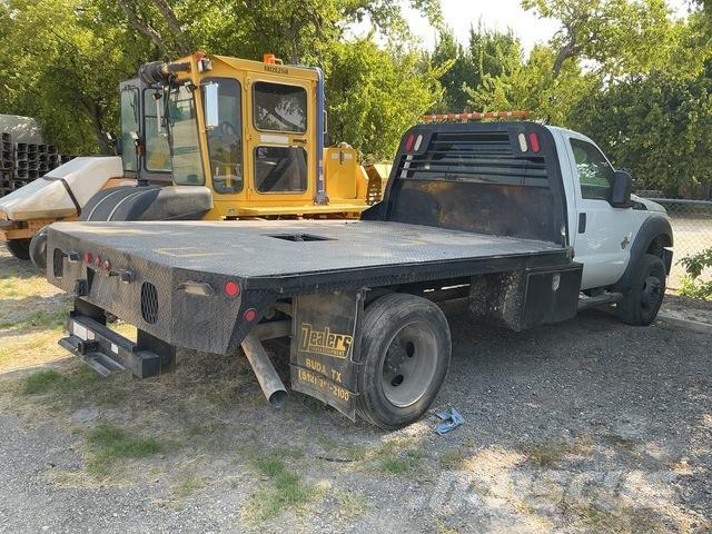 Ford F-550 Вантажівки-платформи/бокове розвантаження