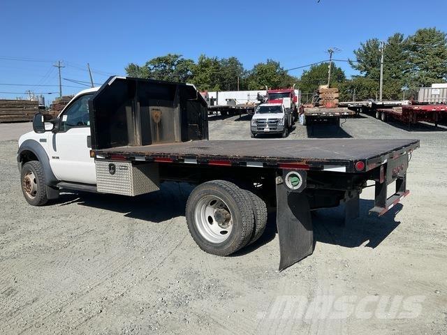Ford F-550 Вантажівки-платформи/бокове розвантаження