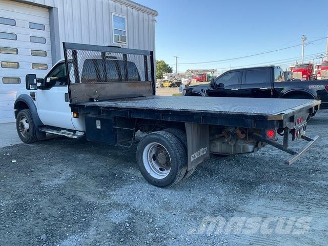 Ford F-550 Вантажівки-платформи/бокове розвантаження