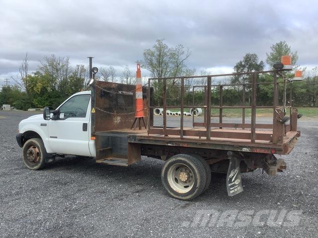 Ford F-550 Вантажівки-платформи/бокове розвантаження
