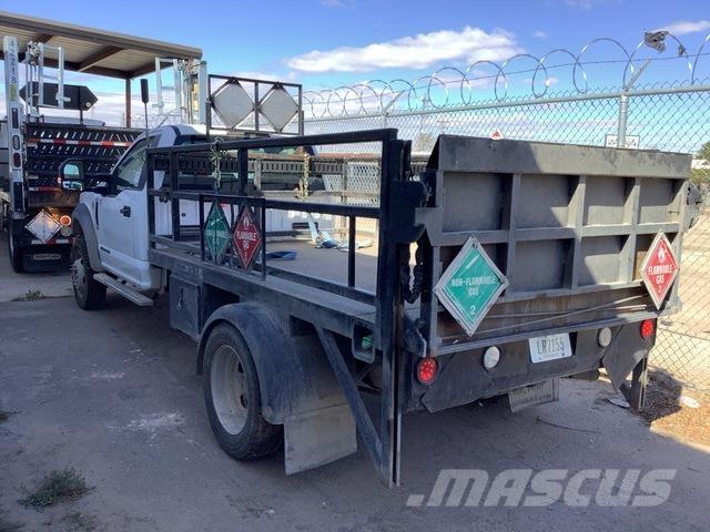 Ford F-550 Вантажівки-платформи/бокове розвантаження