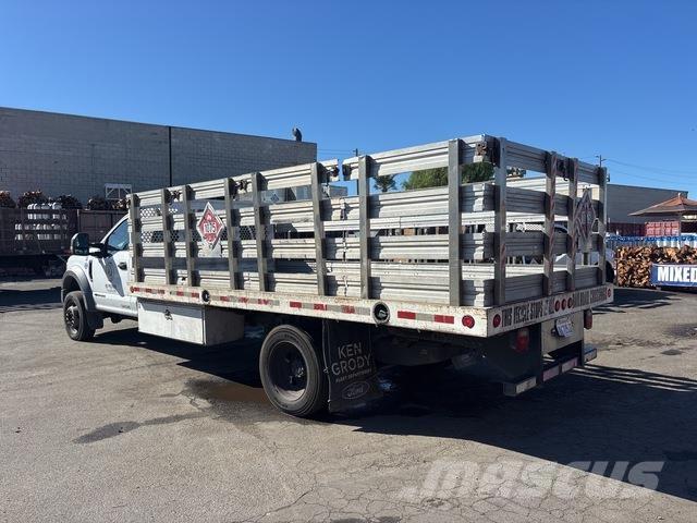 Ford F-550 Вантажівки-платформи/бокове розвантаження