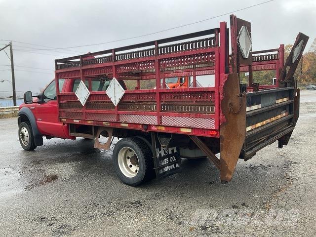 Ford F-550 Вантажівки-платформи/бокове розвантаження