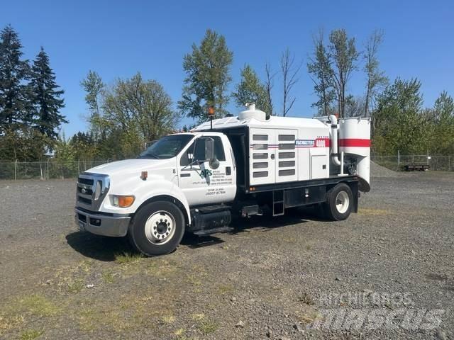 Ford F-650 Гусеничні екскаватори