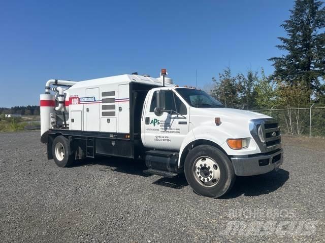 Ford F-650 Гусеничні екскаватори