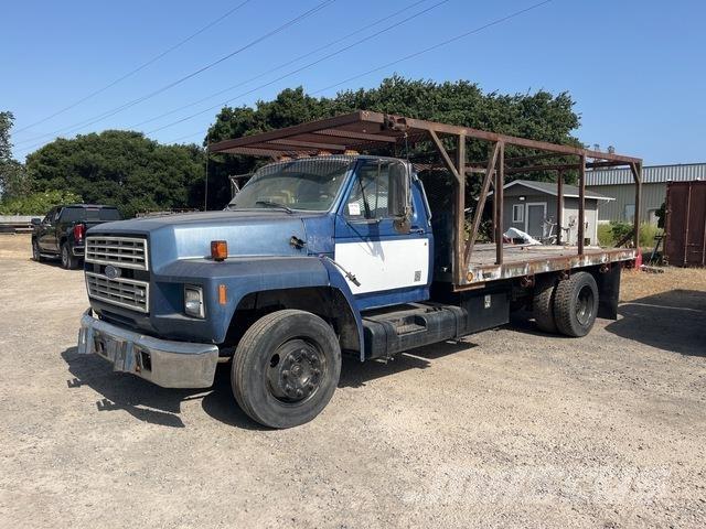 Ford F-700 Вантажівки-платформи/бокове розвантаження