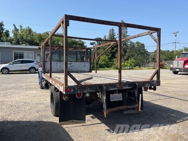 Ford F-700 Вантажівки-платформи/бокове розвантаження