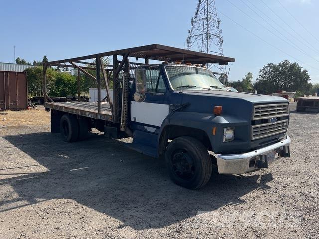 Ford F-700 Вантажівки-платформи/бокове розвантаження