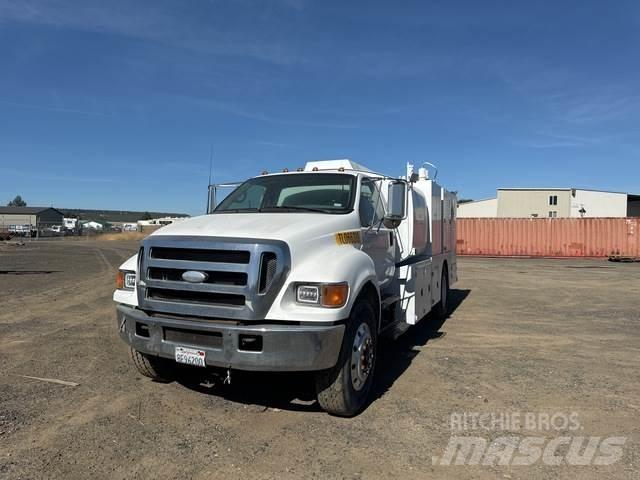 Ford F-750 Вантажівки-цистерни