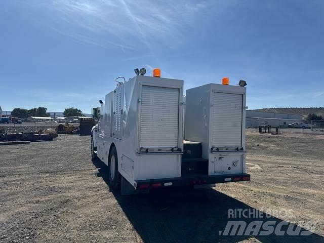 Ford F-750 Вантажівки-цистерни