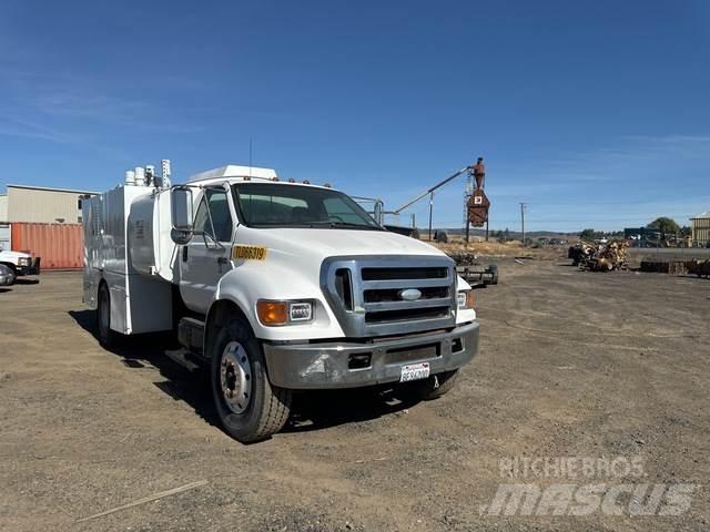 Ford F-750 Вантажівки-цистерни