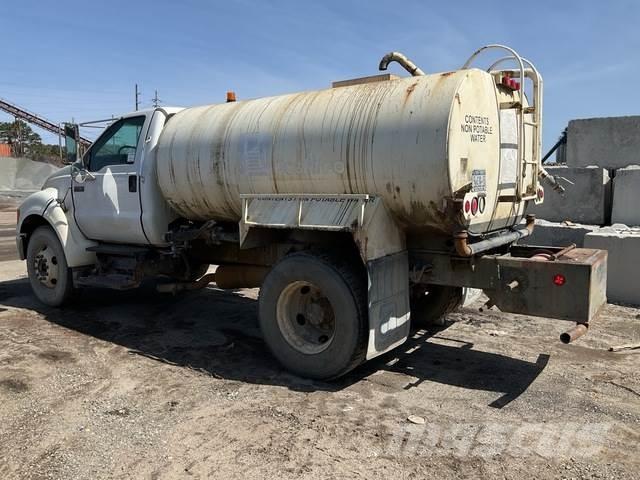 Ford F-750 Поливальні машини