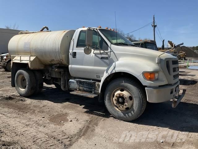 Ford F-750 Поливальні машини