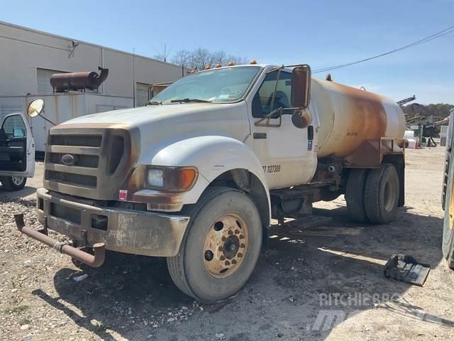 Ford F-750 Поливальні машини