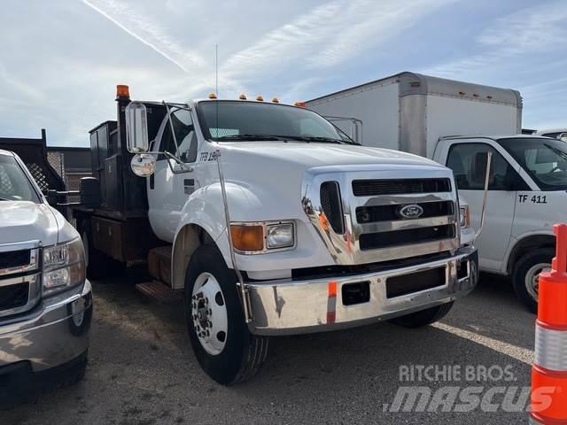 Ford F-750 Вантажівки-платформи/бокове розвантаження