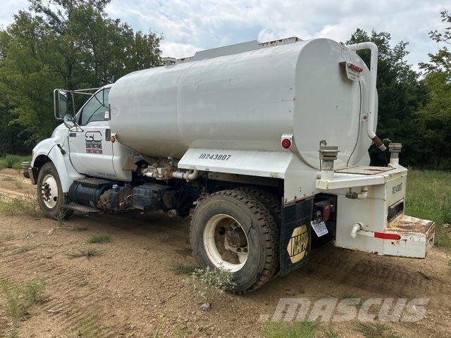 Ford F-750 Поливальні машини