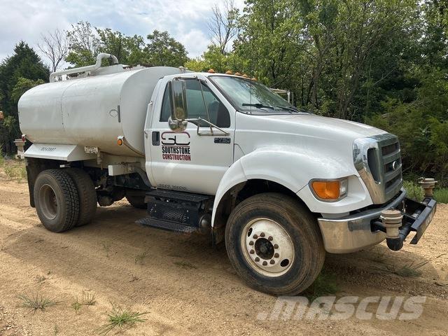 Ford F-750 Поливальні машини