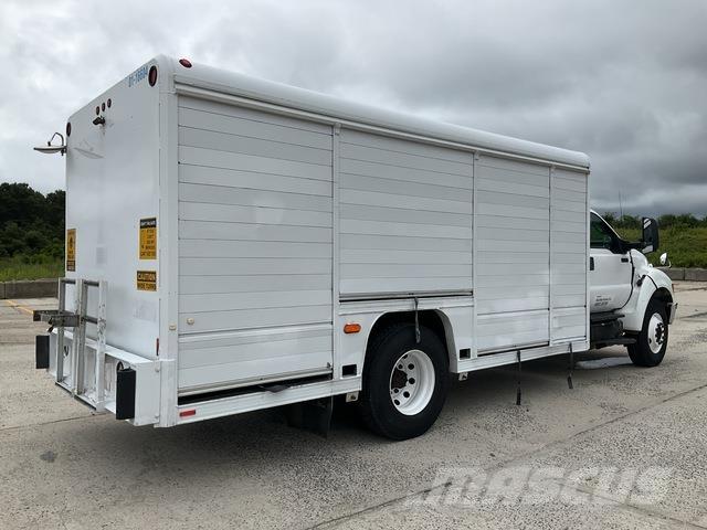 Ford F-750 Вантажівки для доставки напоїв