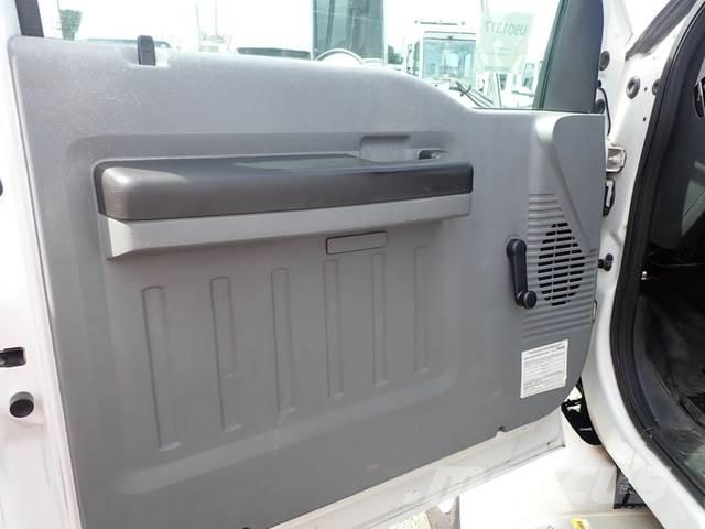 Ford F-750 Вантажівки для доставки напоїв