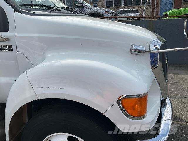 Ford F-750 Вантажівки для доставки напоїв