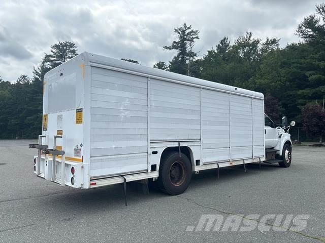 Ford F-750 Вантажівки для доставки напоїв