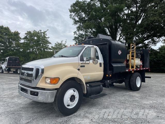 Ford F-750 Вантажівки-цистерни