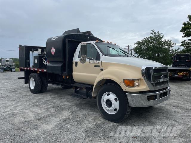 Ford F-750 Вантажівки-цистерни