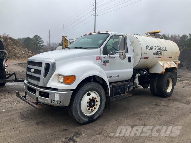 Ford F-750 Поливальні машини