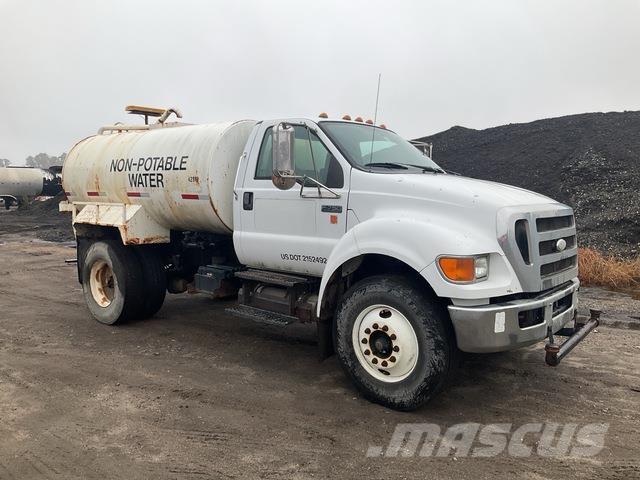 Ford F-750 Поливальні машини