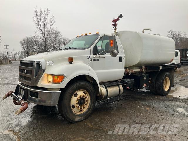 Ford F-750 Поливальні машини