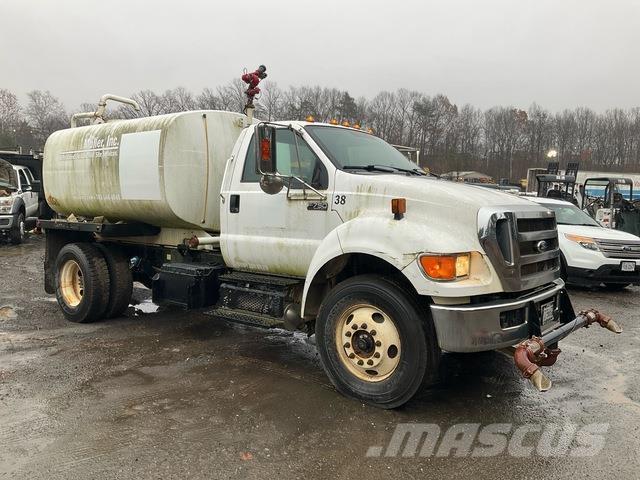 Ford F-750 Поливальні машини