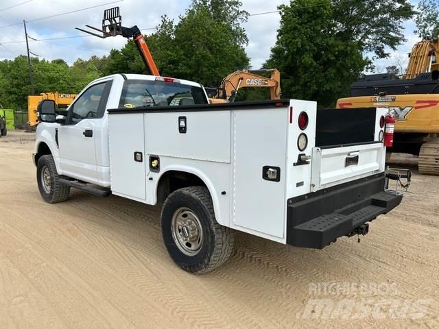 Ford F250 Пікапи / Бічне розвантаження