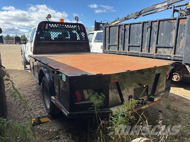 Ford F550 Вантажівки-платформи/бокове розвантаження