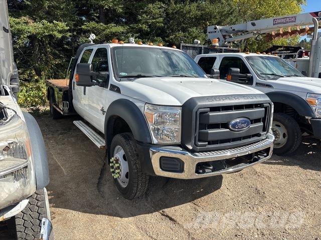 Ford F550 Вантажівки-платформи/бокове розвантаження