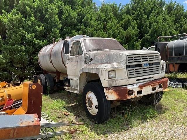 Ford F700 Вантажівки-цистерни