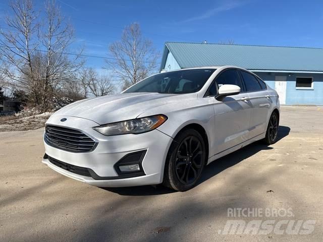 Ford Fusion Автомобілі