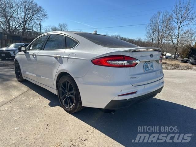 Ford Fusion Автомобілі